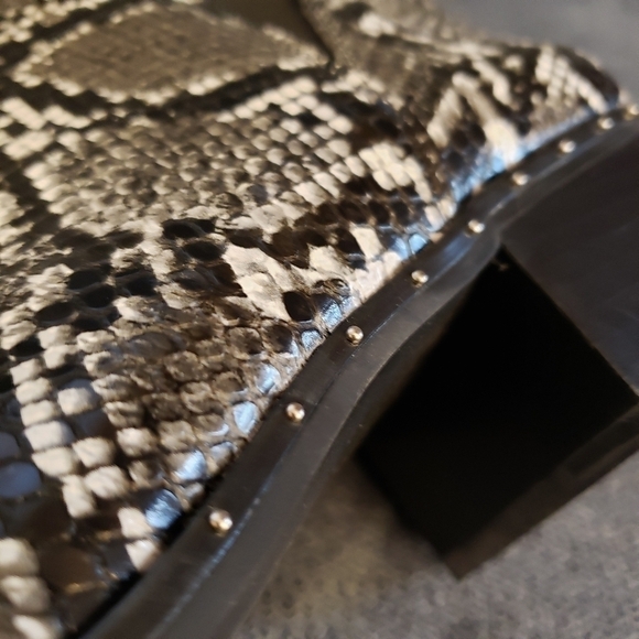 NWT Bar III Women's Gabby P Snakeprint ankle Boots size 10M - Picture 7 of 12